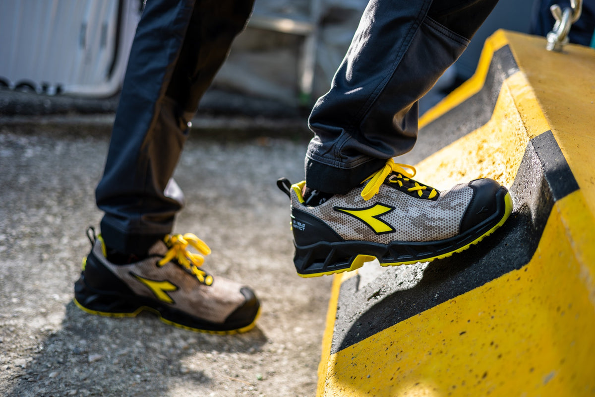 Forniture di Scarpe antinfortunistiche, Abbigliamento da lavoro e DPI
– Depawork